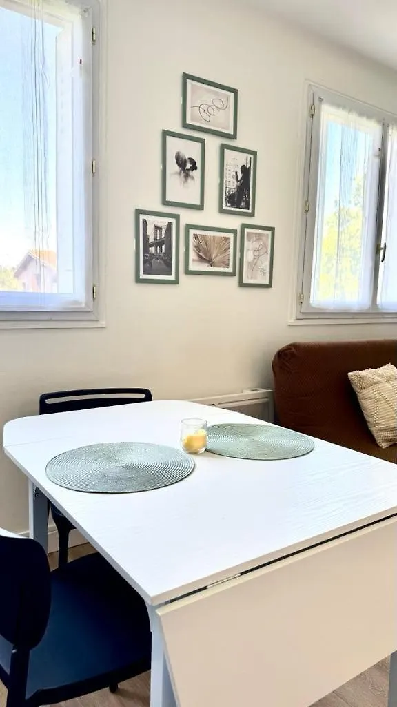 Light & Comfort T2 Cosy Muret 0*,  Franciaország
